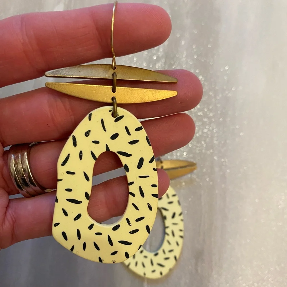 Abstract Gold Tone and Patterned Disc Drop Dangling Earrings for Pierced Ears